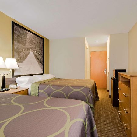 Super 8 By Wyndham Allentown Bagian luar foto