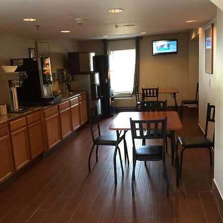 Super 8 By Wyndham Allentown Bagian luar foto
