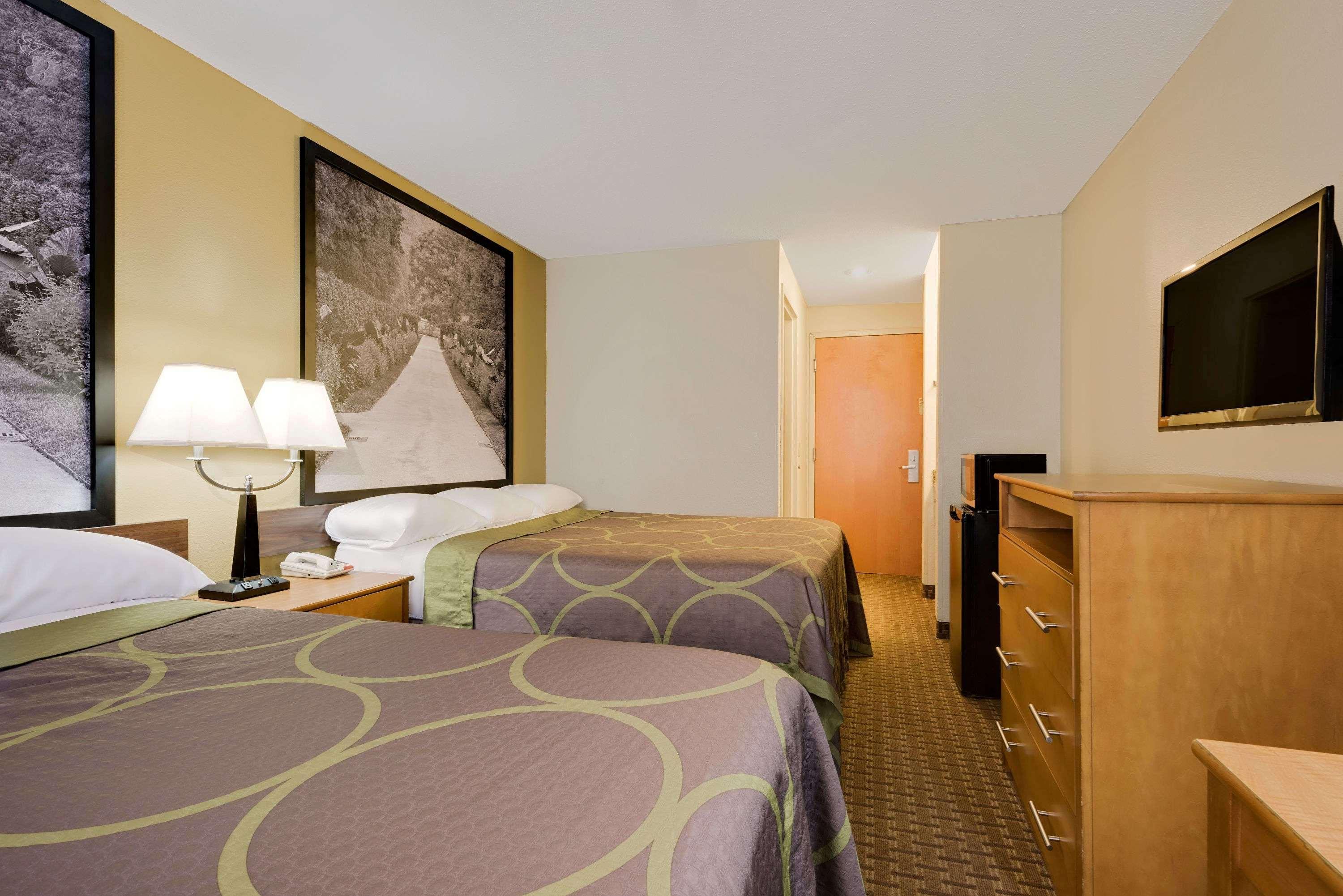 Super 8 By Wyndham Allentown Bagian luar foto