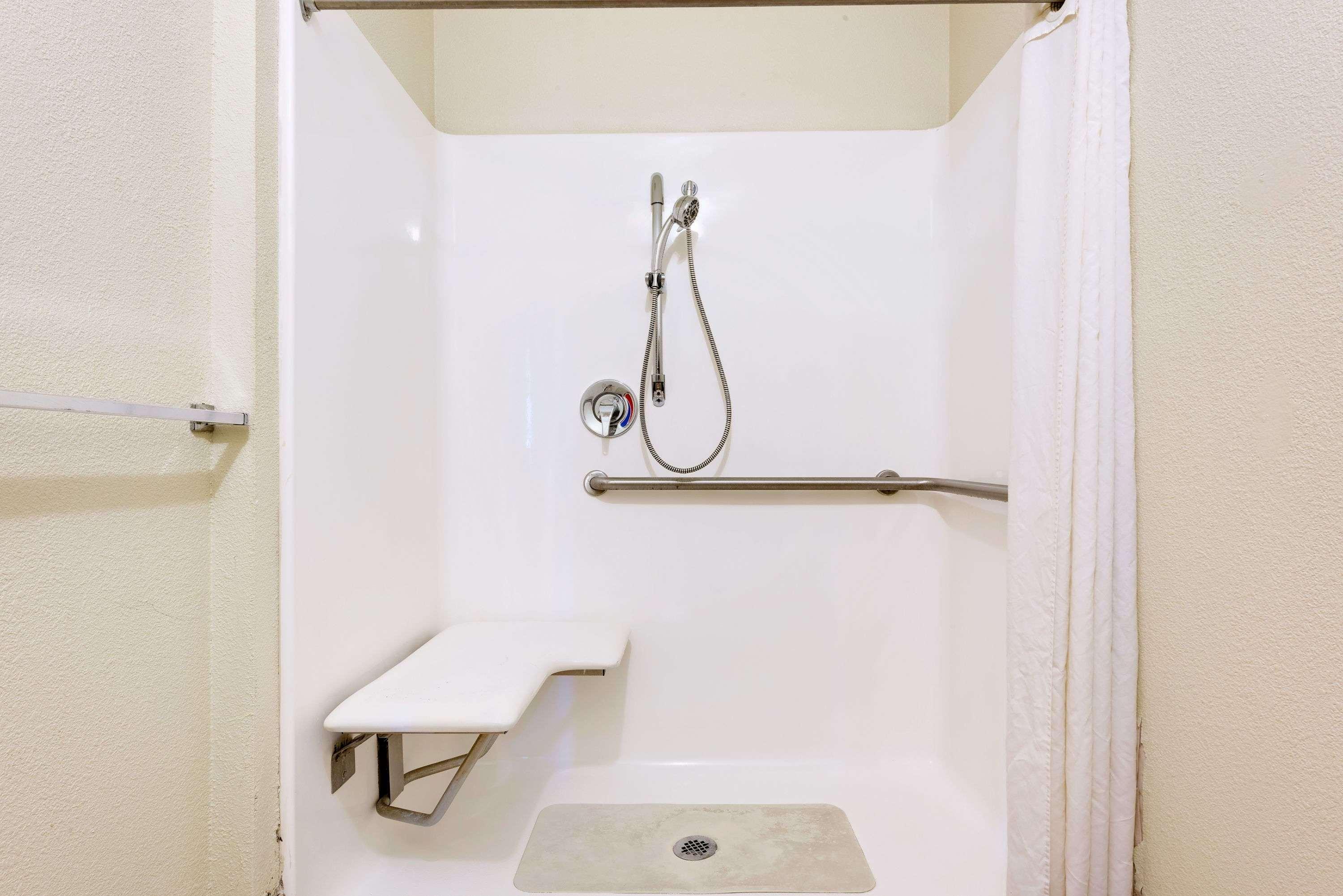 Super 8 By Wyndham Allentown Bagian luar foto