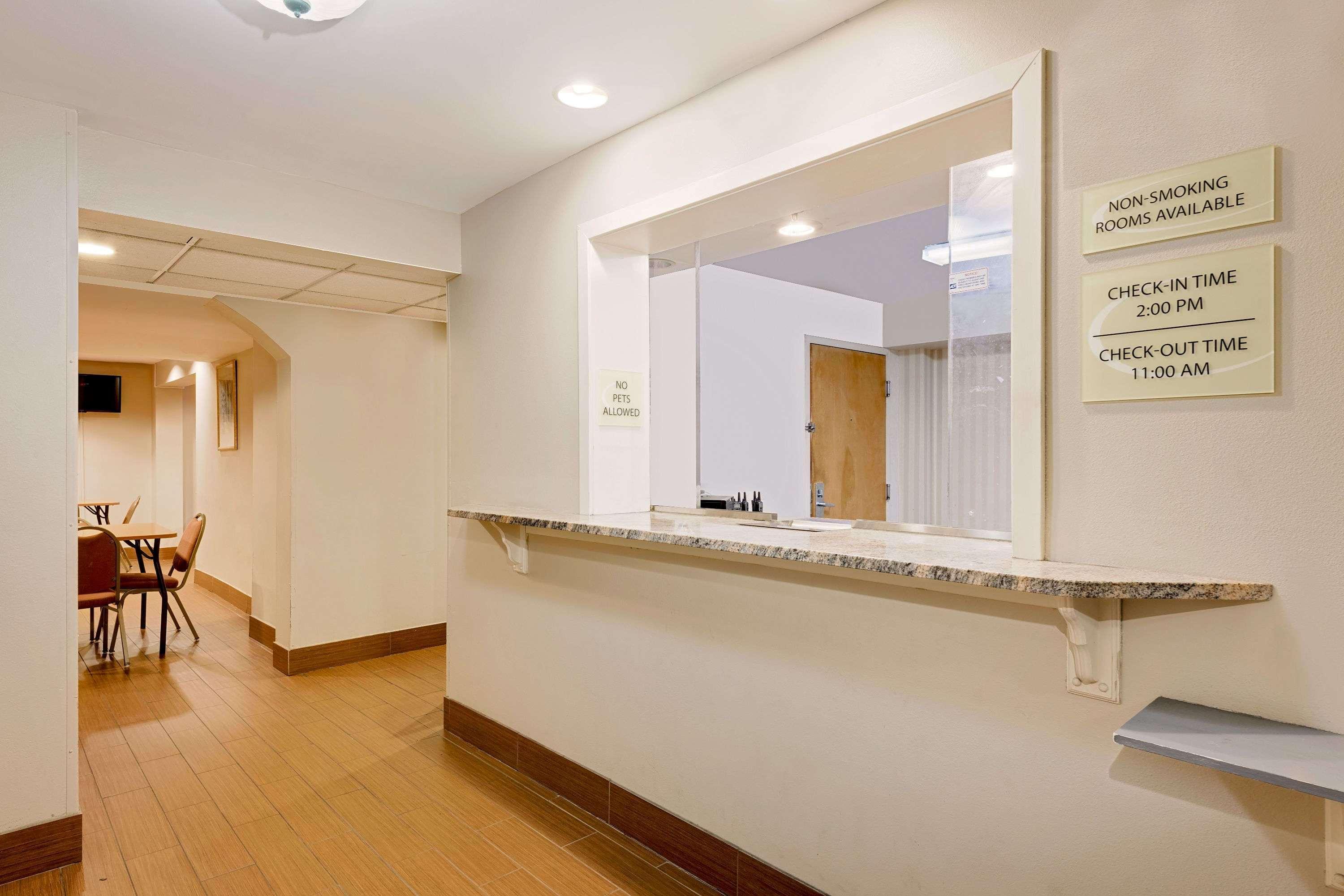 Super 8 By Wyndham Allentown Bagian luar foto