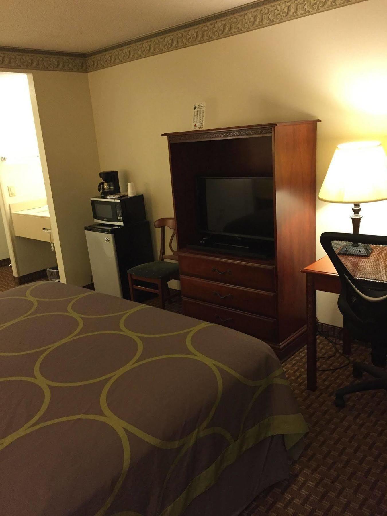 Super 8 By Wyndham Allentown Bagian luar foto
