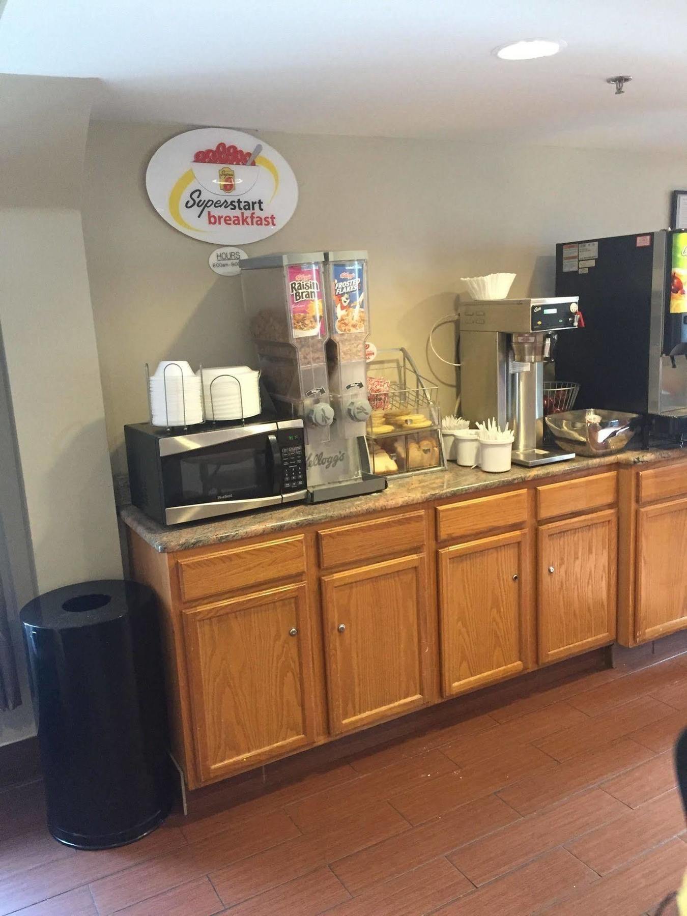 Super 8 By Wyndham Allentown Bagian luar foto