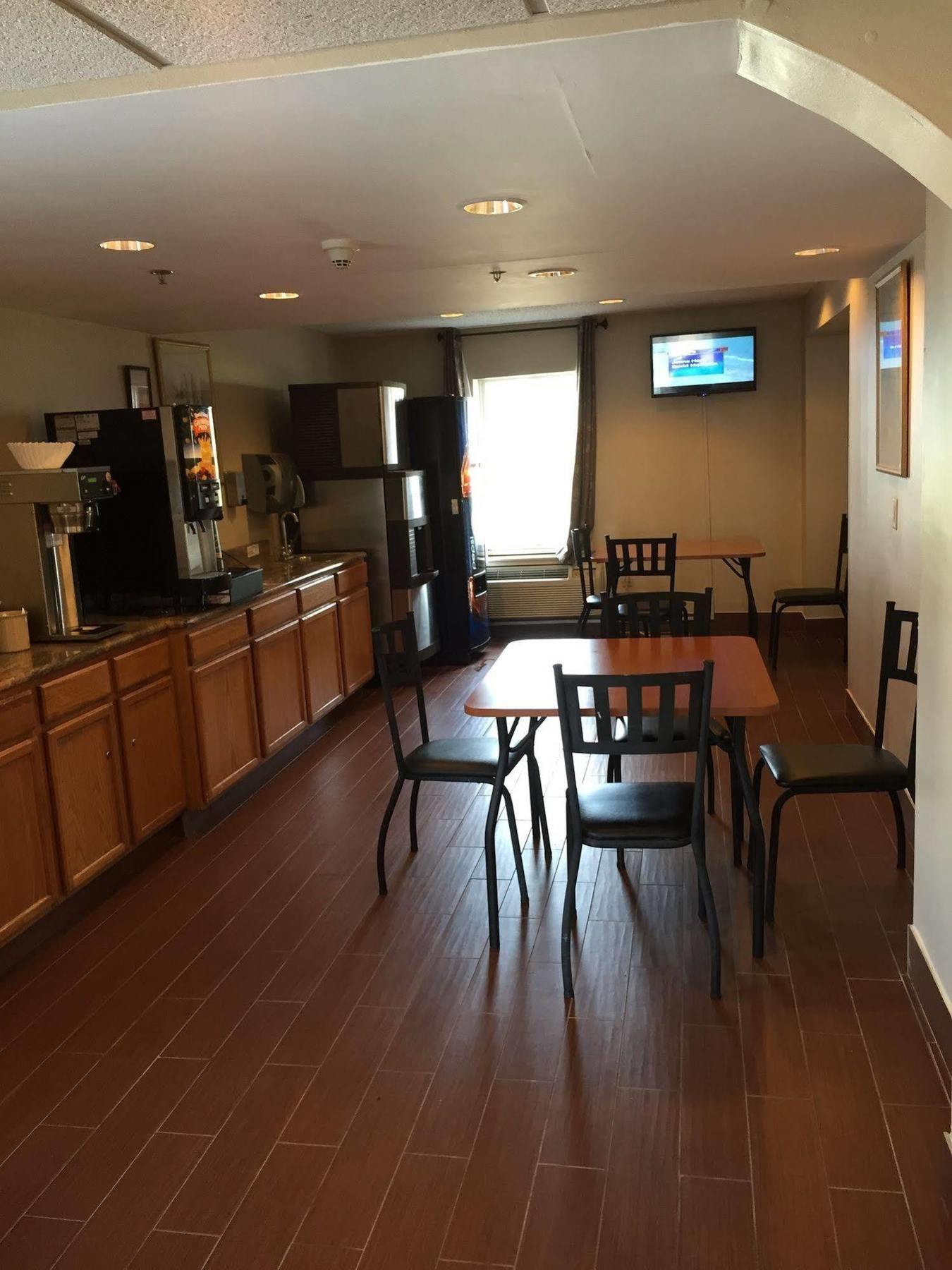 Super 8 By Wyndham Allentown Bagian luar foto