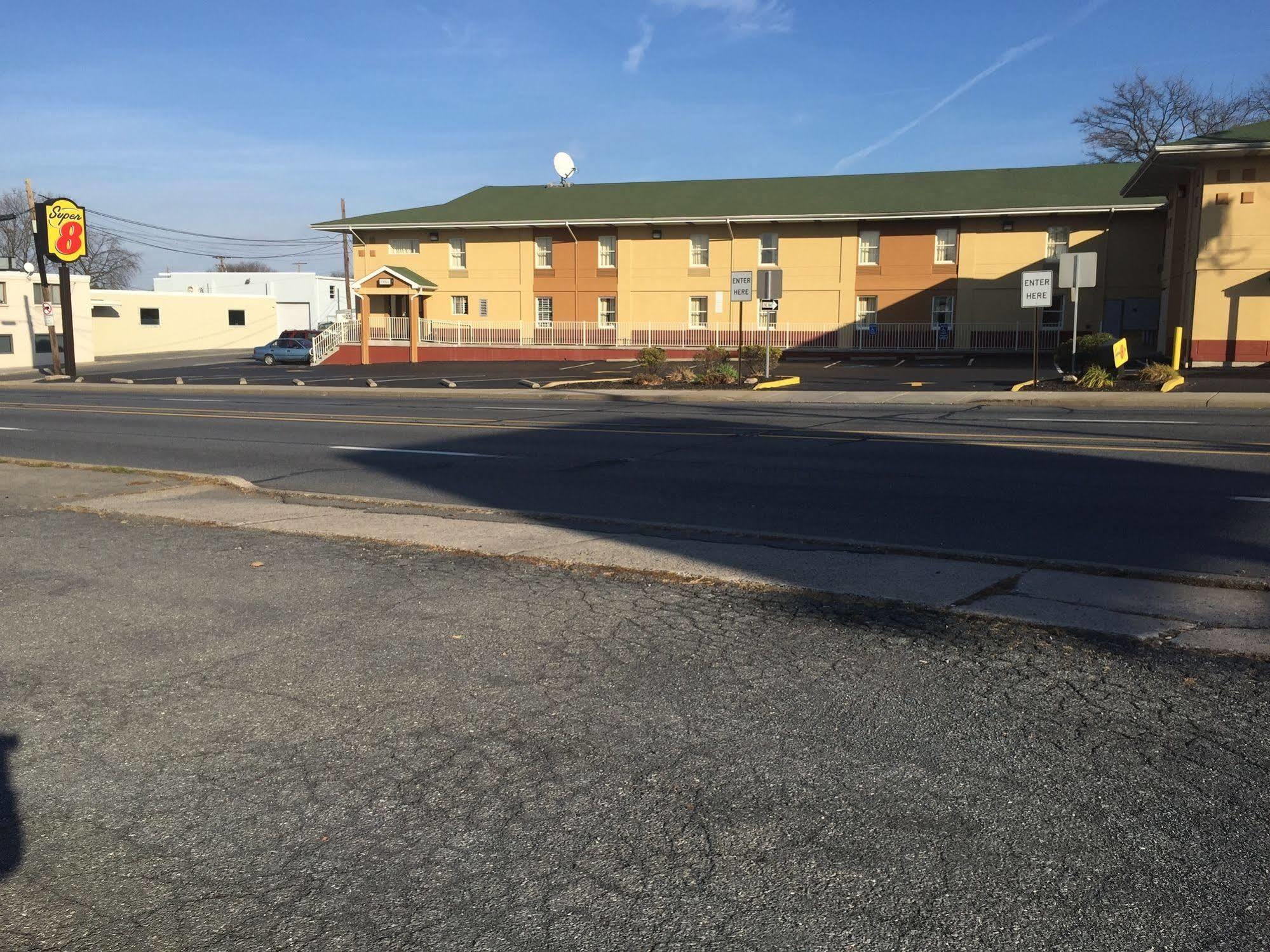 Super 8 By Wyndham Allentown Bagian luar foto