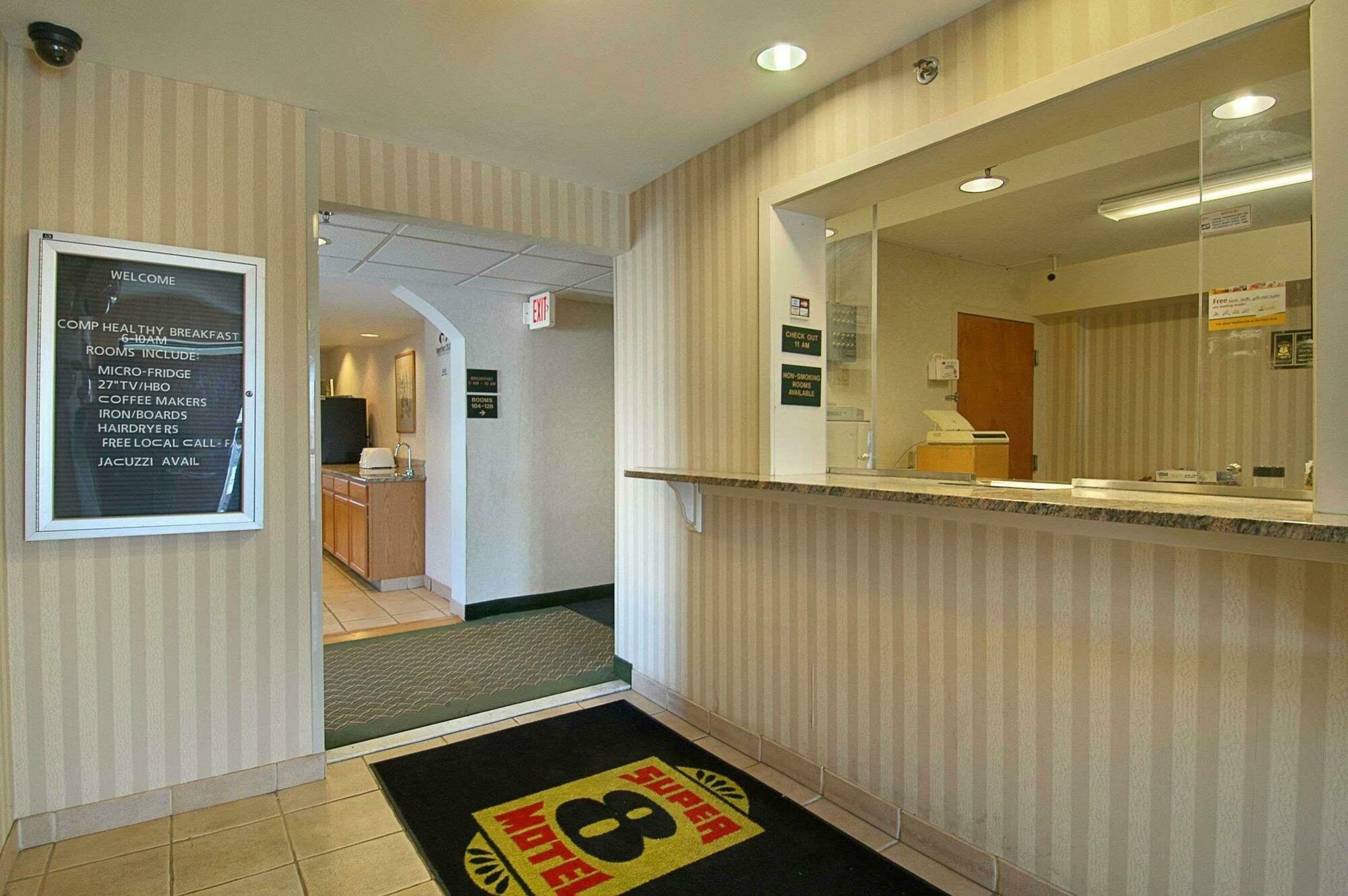 Super 8 By Wyndham Allentown Bagian luar foto