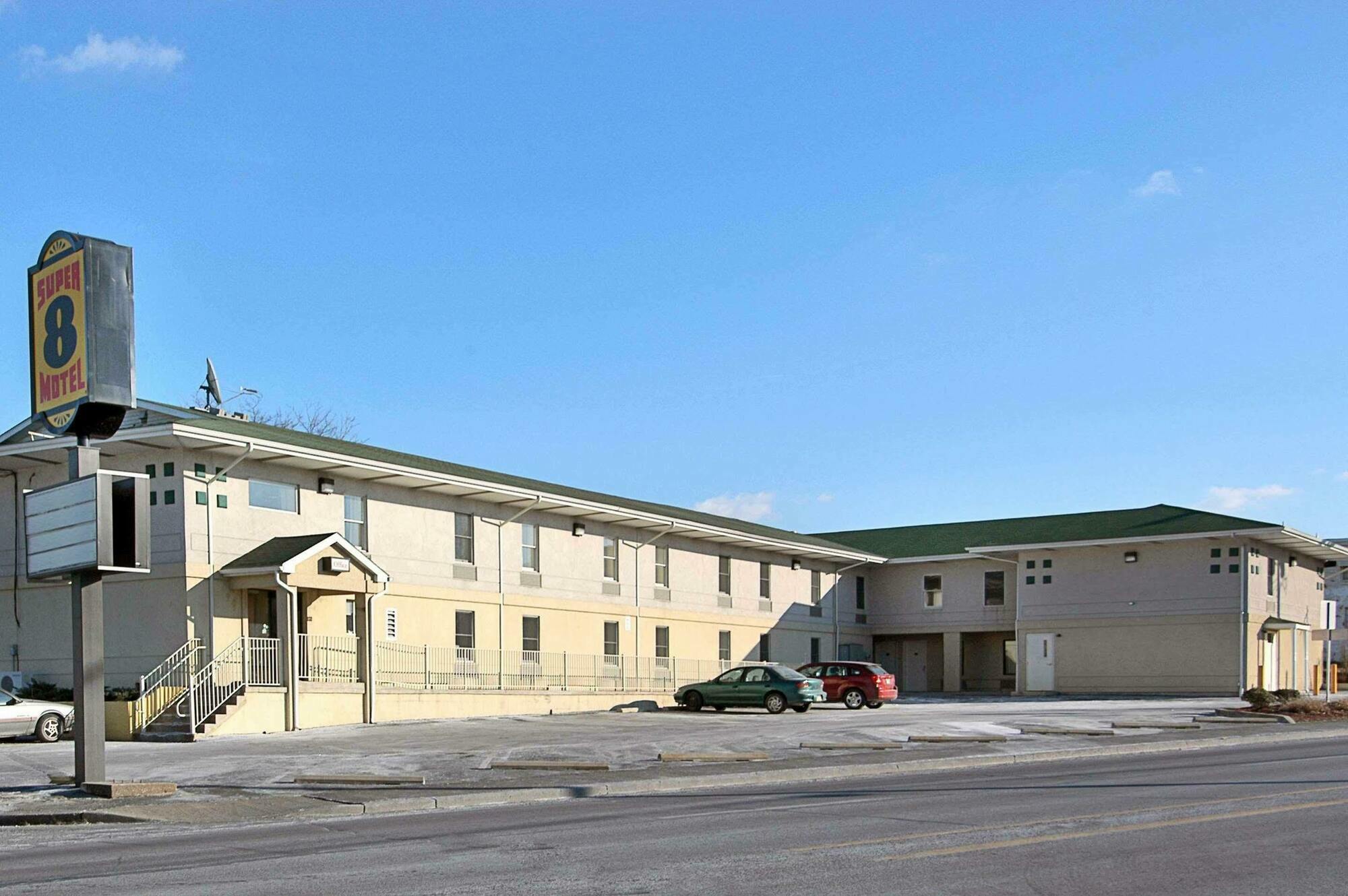 Super 8 By Wyndham Allentown Bagian luar foto